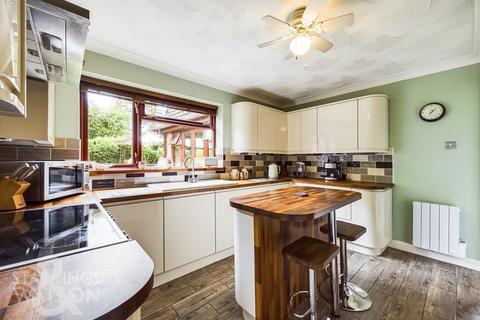 4 bedroom chalet for sale, Thorpe Road, Haddiscoe, Norwich