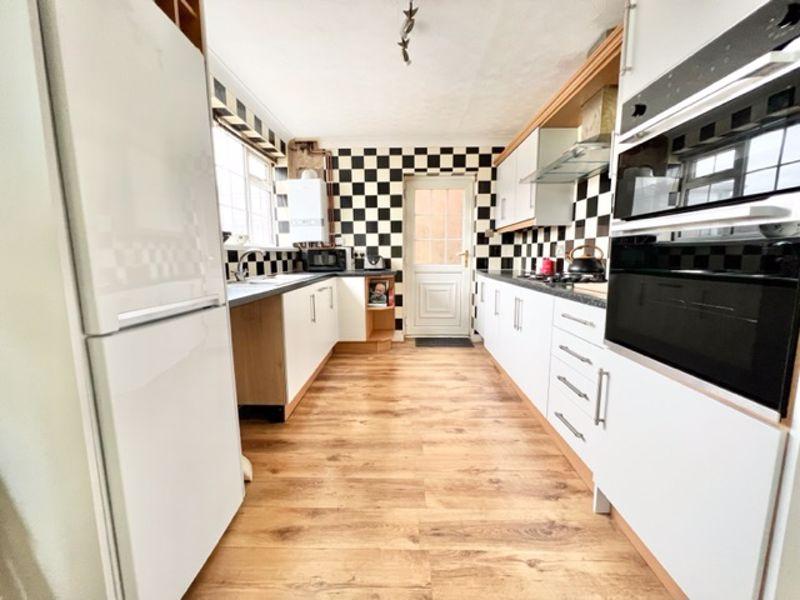 ST NICHOLAS DRIVE, WYBERS, GRIMSBY 3 bed detached house for sale £185,000