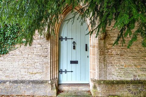 2 bedroom cottage to rent, High Street, Northleach