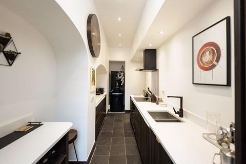 3 bedroom maisonette to rent, Royal York Crescent, Clifton, BS8