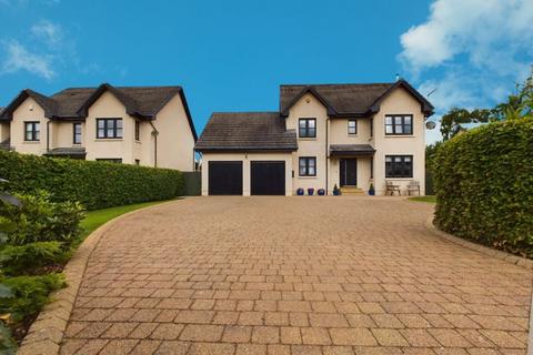 5 bedroom detached house for sale - 8 Woodilee, Broughton