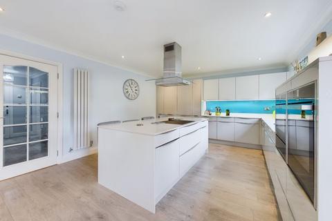 5 bedroom detached house for sale - 8 Woodilee, Broughton