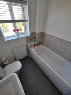 3 bedroom semi-detached house to rent, Cinder Avenue, Swadlincote