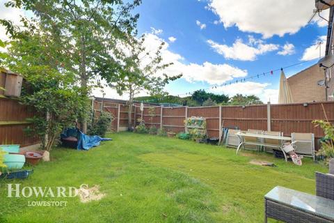26 Buttercup Close, Carlton Colville, Lowestoft, NR33 8NW