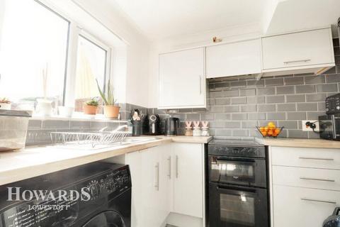 26 Buttercup Close, Carlton Colville, Lowestoft, NR33 8NW
