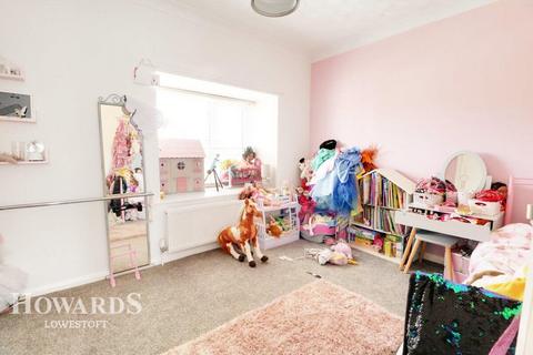 26 Buttercup Close, Carlton Colville, Lowestoft, NR33 8NW