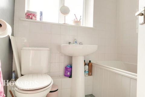 26 Buttercup Close, Carlton Colville, Lowestoft, NR33 8NW