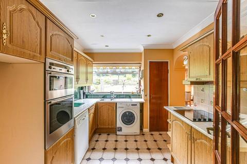53 Elmfield Way, South Croydon, CR2 0EJ