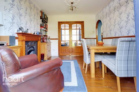 8 Crow Lane, Romford, RM7 0ED