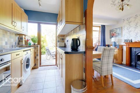 8 Crow Lane, Romford, RM7 0ED