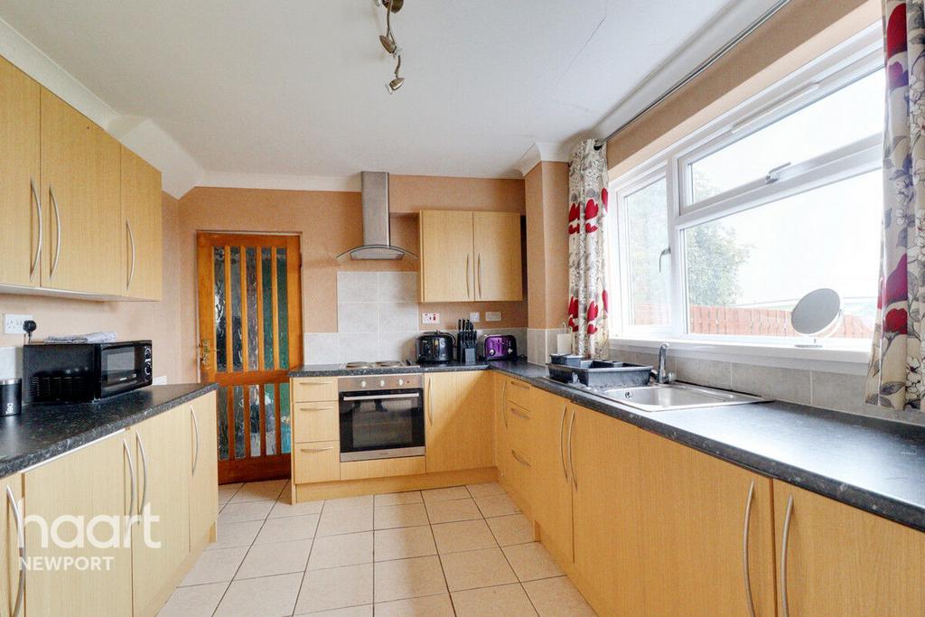 Shakespeare Crescent, Newport 4 bed semidetached house £220,000