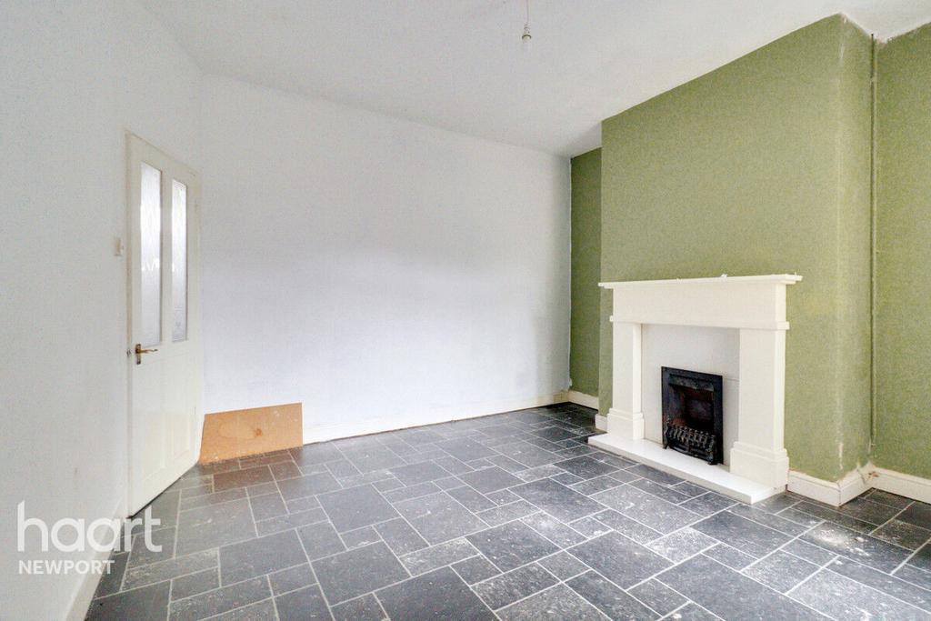 Riverside, Newport 3 bed terraced house for sale £150,000