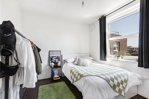 13 Mapledene Estate, London, E8 3LN