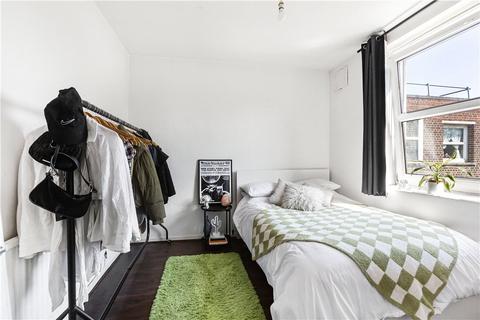13 Mapledene Estate, London, E8 3LN