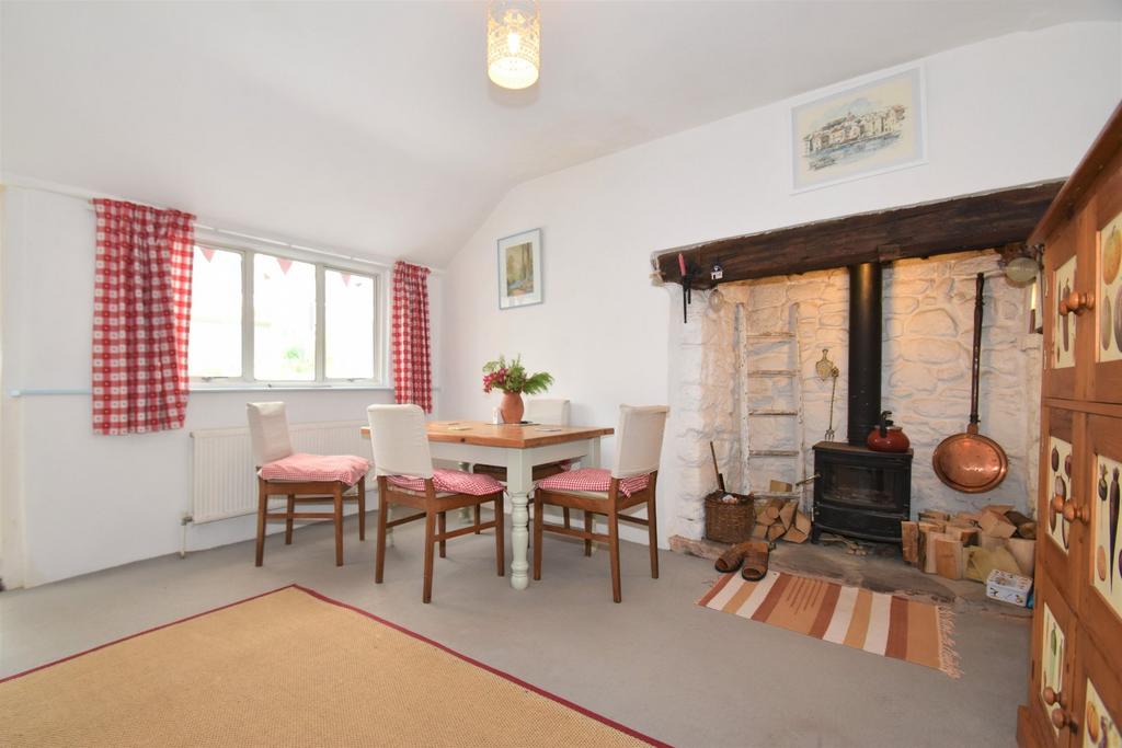High Street, Halberton, Tiverton, Devon, EX16 2 bed semidetached house