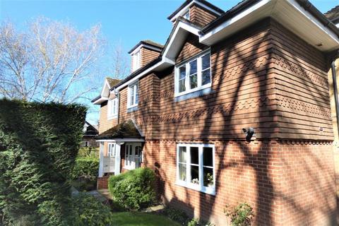 2 bedroom apartment to rent, Bookham