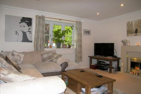 2 bedroom apartment to rent, Bookham