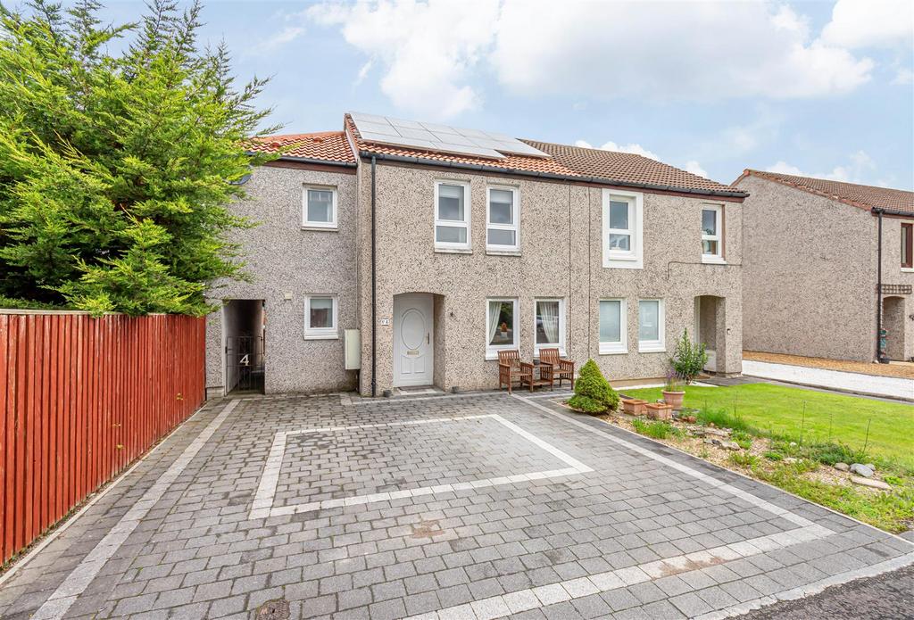 4 Fairley Court, Cairneyhill, KY12 8UT 4 bed semidetached house for