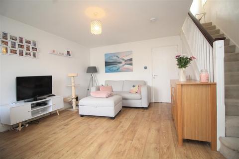 3 bedroom end of terrace house for sale, Swan Gardens, Peterborough