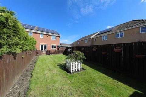 3 bedroom end of terrace house for sale - Acasta Way, Hull