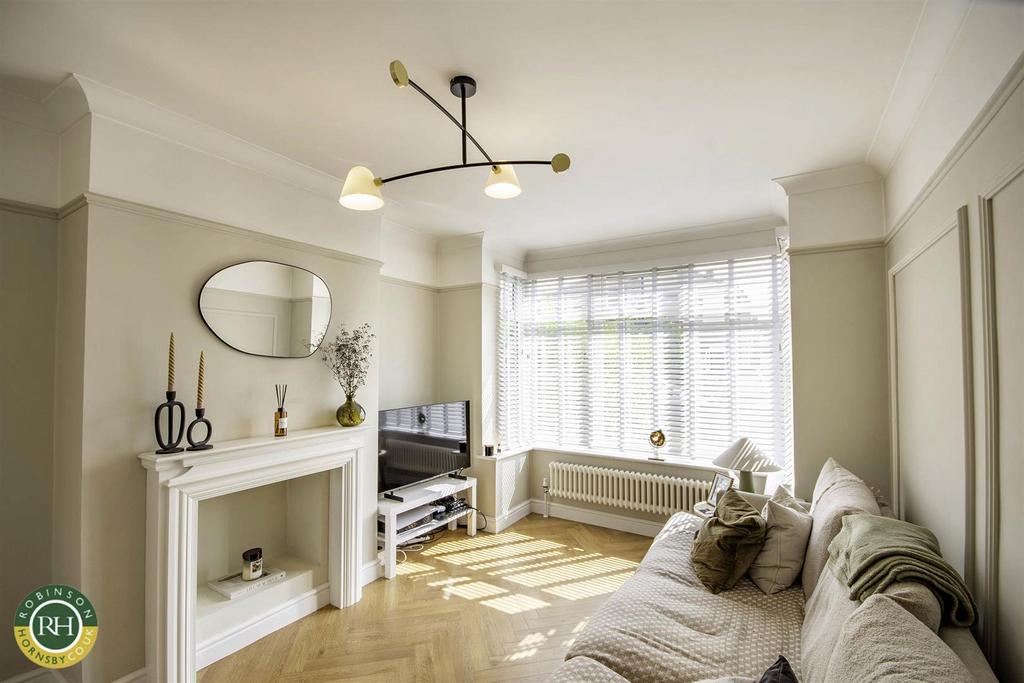Grange Avenue, Bawtry, Doncaster 3 bed semidetached house for sale £
