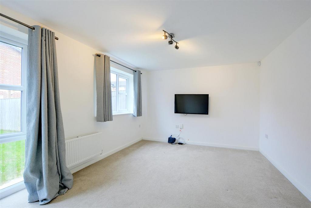 Autumn Way, Beeston, Nottingham 4 bed semidetached house for sale £
