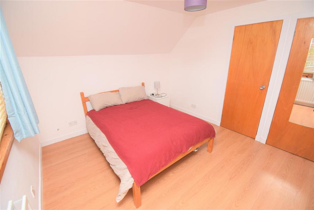 Bedroom one (2).jpg