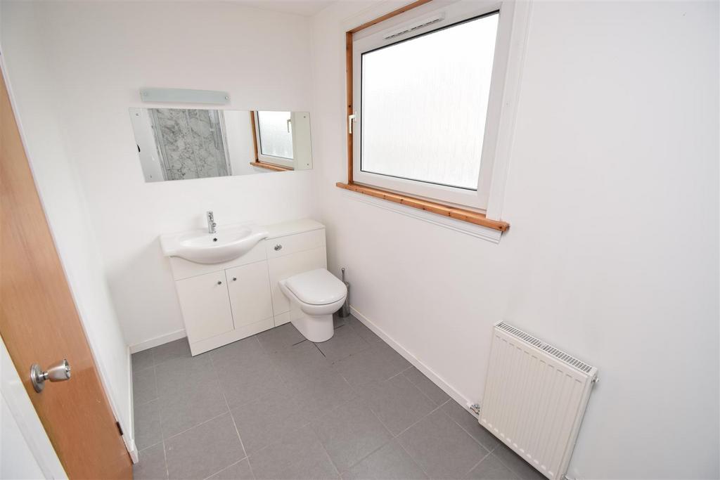 Upstairs shower room (2).jpg