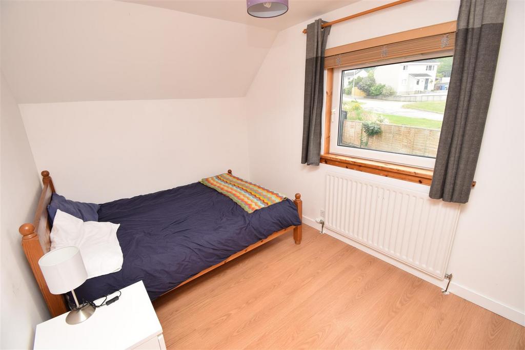 Bedroom two (2).jpg