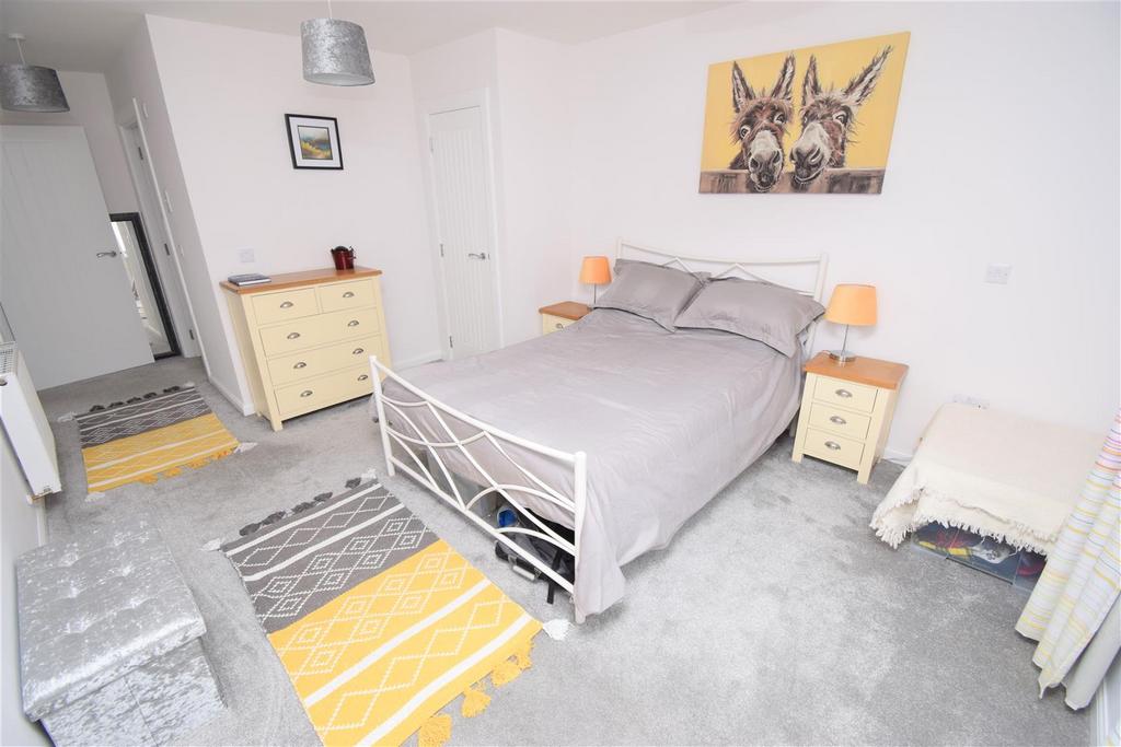 Bedroom one(2).jpg