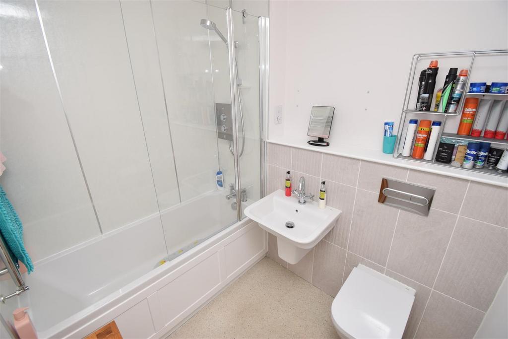 En suite bathroom.jpg