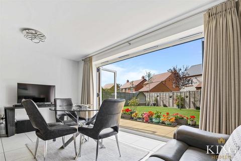 6 Shield Way, Bidford On Avon, Alcester, B50 4HA