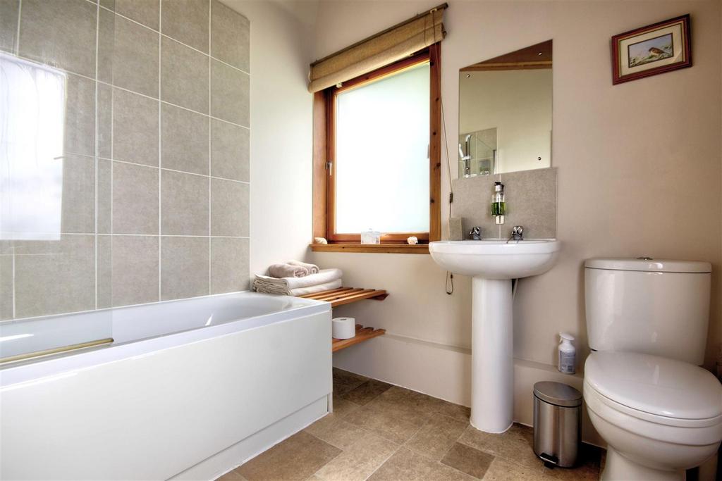 B EDROOM 3'S EN SUITE