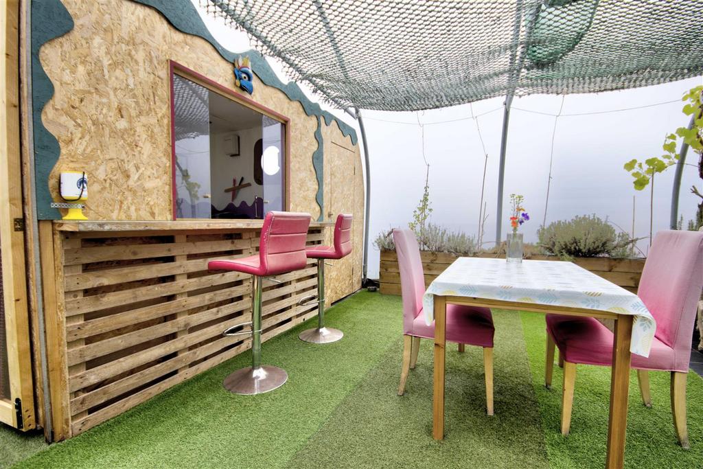 Dining in polypod