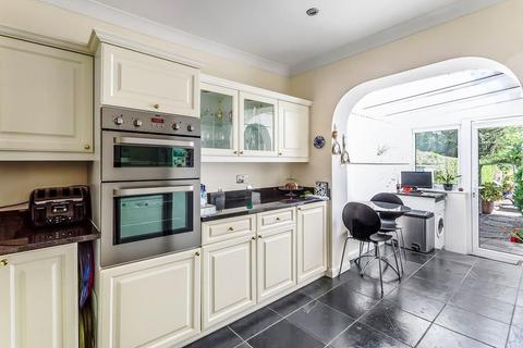 32 The Street, Fetcham, Leatherhead, KT22 9RF