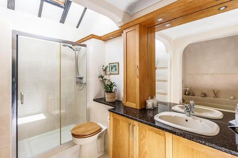 32 The Street, Fetcham, Leatherhead, KT22 9RF