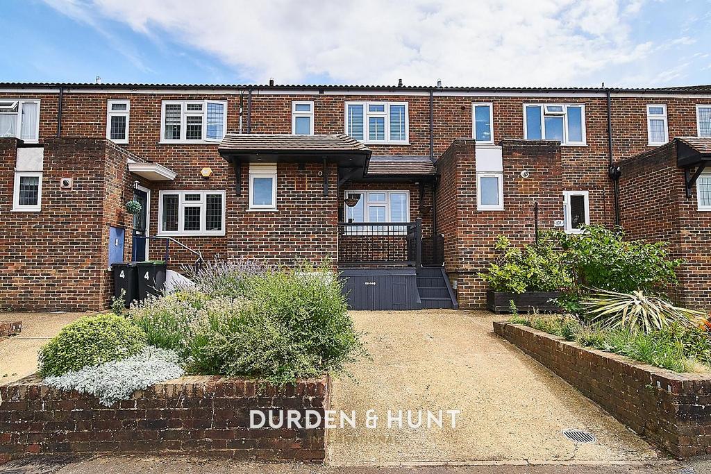 Thatchers Close, Loughton, IG10 3 bed terraced house for sale £500,000