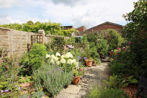 2 bedroom house for sale - THE OLD STREET, FETCHAM, LEATHERHEAD, KT22