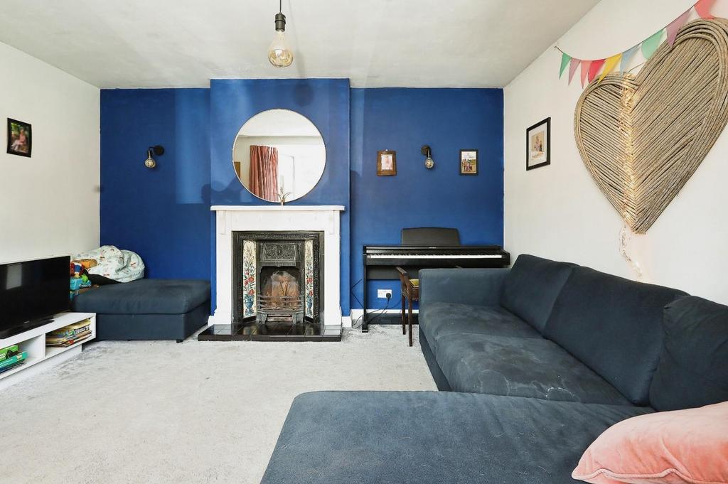 Peel Close, HamptonInArden, Solihull 4 bed semidetached house for