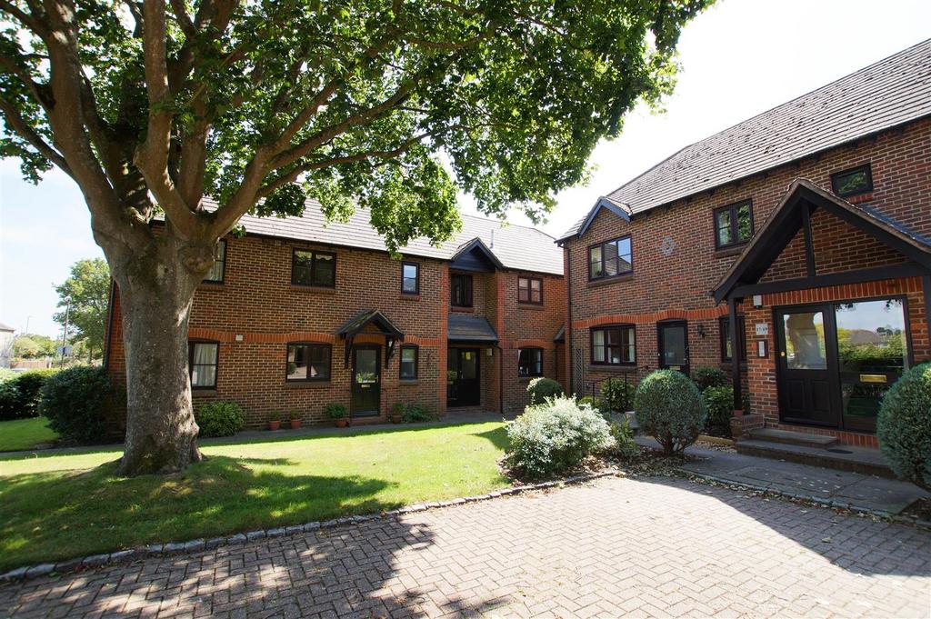 Woodlands Lane, Chichester 1 bed apartment £895 pcm (£207 pw)