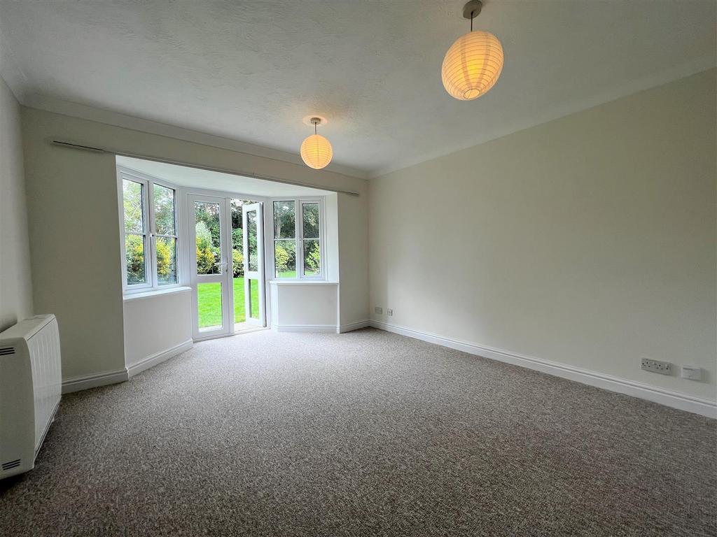 Woodlands Lane, Chichester 1 bed apartment £895 pcm (£207 pw)