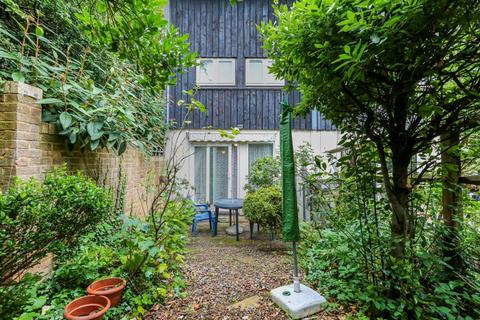 5 Owens Way, London, SE23 1RW