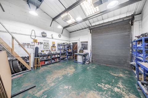 Workshop & retail space to rent, Monks Way Industrial Estate, Lincoln, LN2
