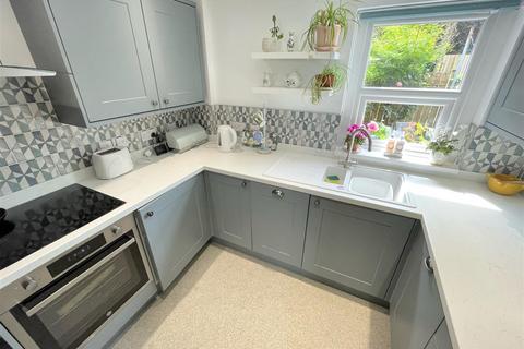 18 Devon Place, Mumbles, Swansea, SA3 4DR