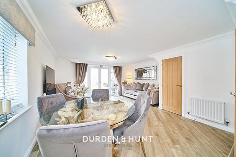 14 Elstar Road, Ongar, CM5 0FQ