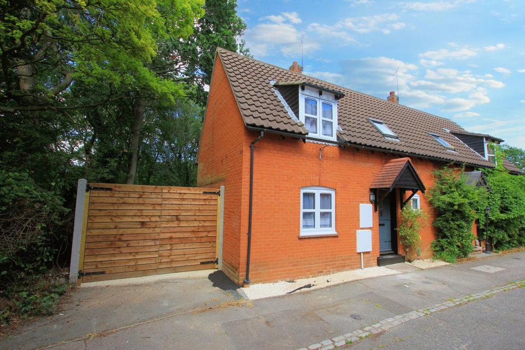 2 bedrooms Noak Bridge 2 bed cottage £1,225 pcm (£283 pw)