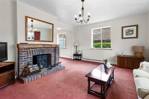 12 North Way, Seaford, BN25 3AL