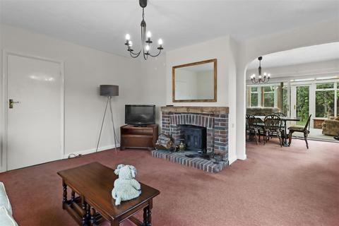 12 North Way, Seaford, BN25 3AL