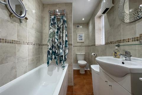 20 Avenue Terrace, Stonehouse, GL10 3RE