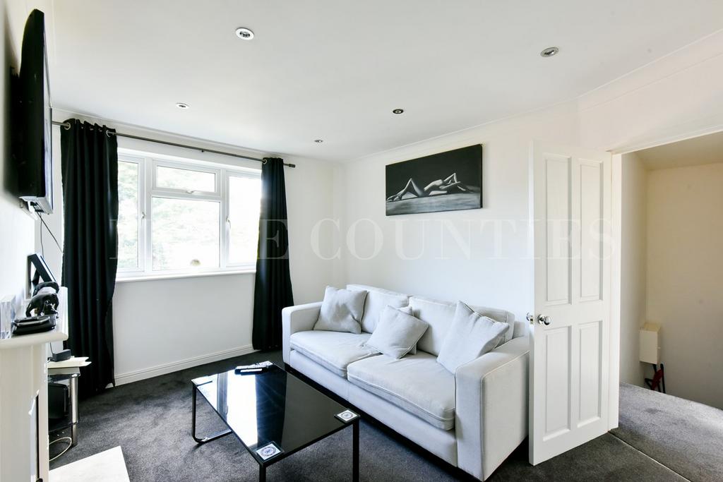 The Grove, Potters Bar, EN6 2 bed apartment for sale £260,000